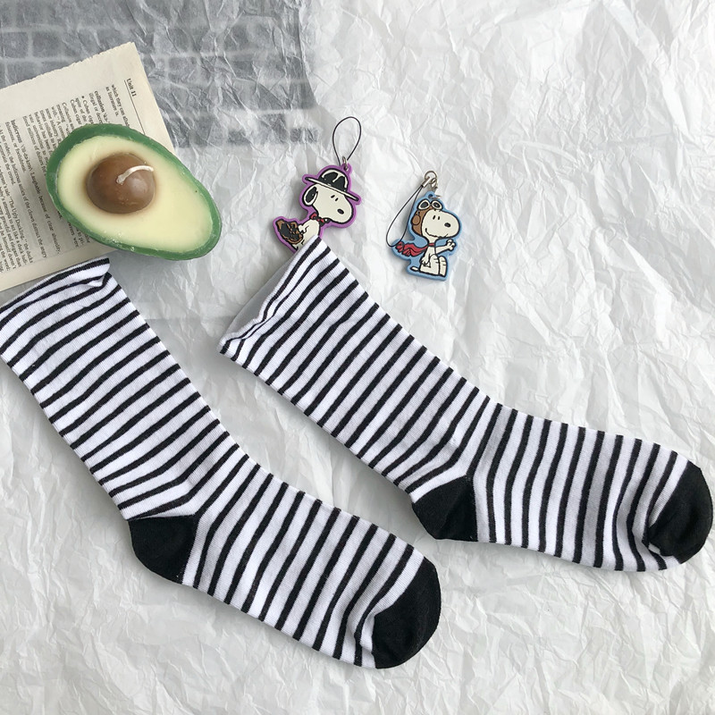 Phong cách Hàn Quốc in retro hoang dã hàng triệu năm sọc ngang mỏng trong vớ ống cotton nữ vớ giản dị mùa thu đông tất ngắn cổ nam