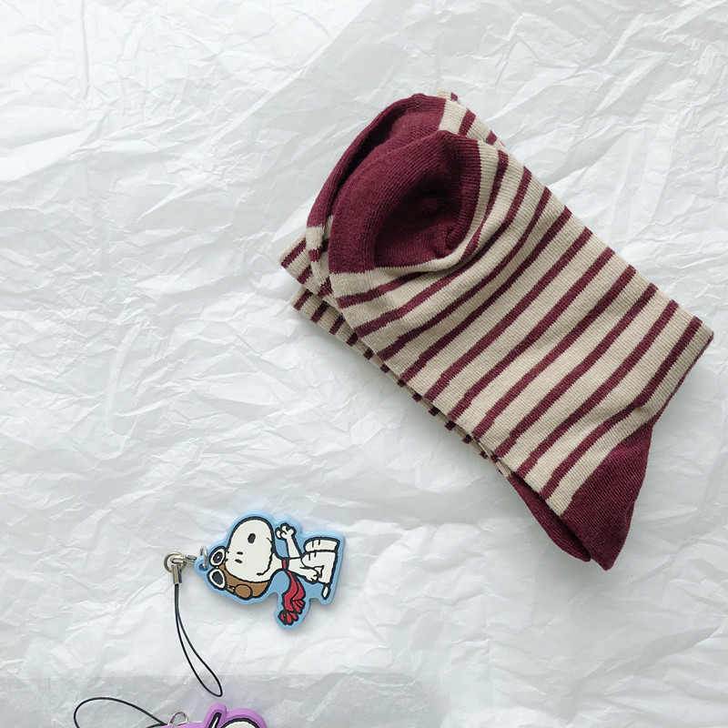 Phong cách Hàn Quốc in retro hoang dã hàng triệu năm sọc ngang mỏng trong vớ ống cotton nữ vớ giản dị mùa thu đông tất ngắn cổ nam