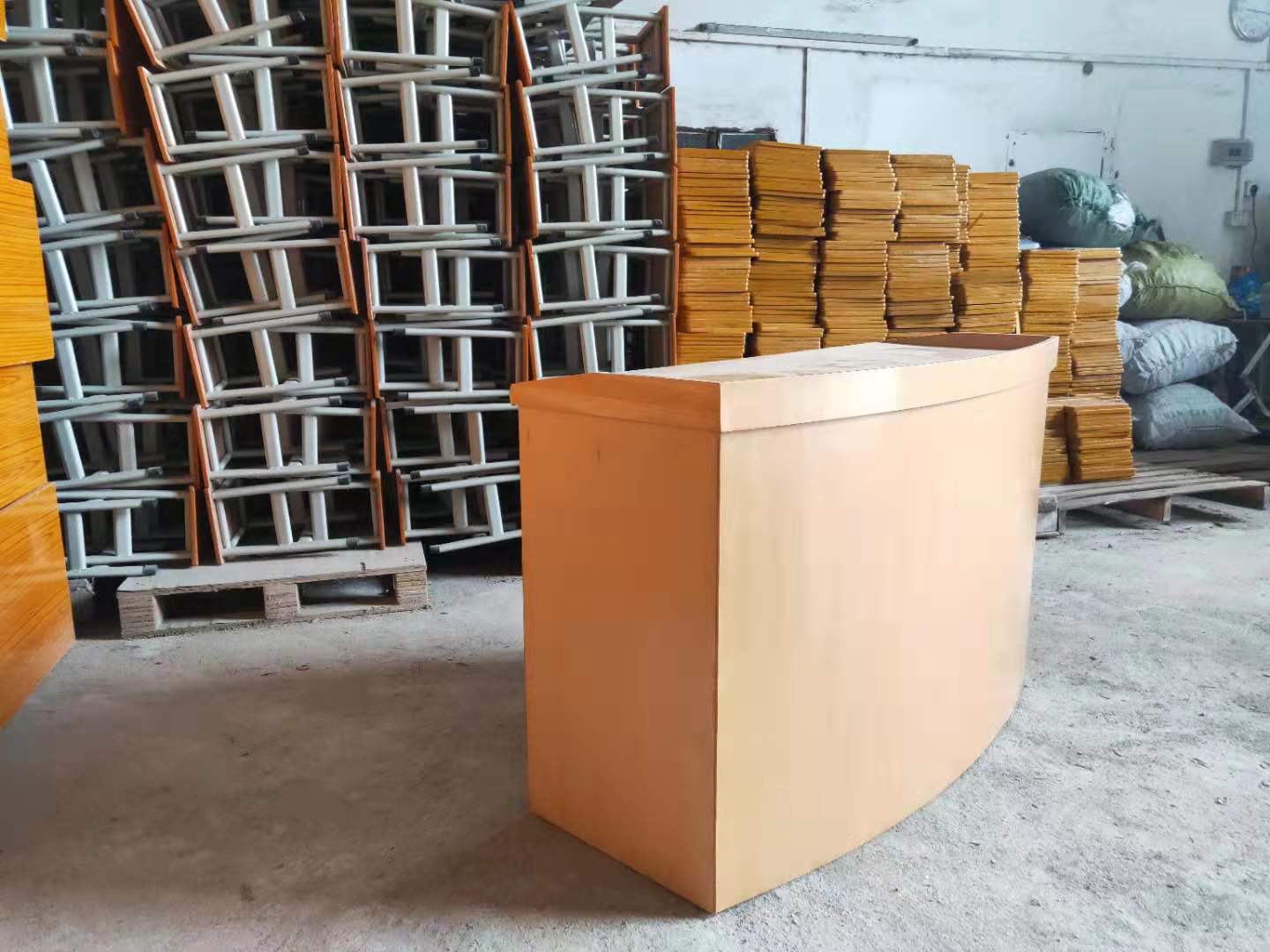 Teacher's podium Half-moon shaped podium Teacher's podium School podium Wooden podium manufacturers direct sales