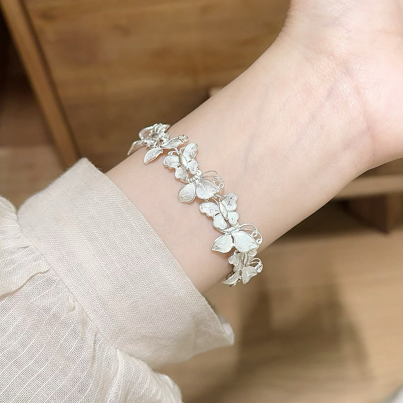 Twin Butterflies Peeking through the Window, Pure Silver Handmade Brushed Vintage Exquisite and Lively Niche Butterfly Bracelet for Gift Giving