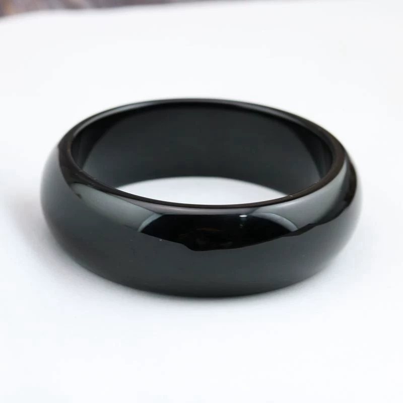 Organic agate bracelet, bright catchy style