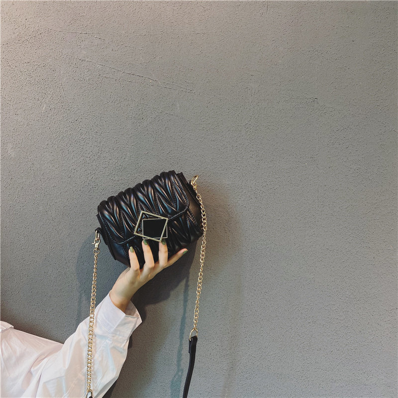 Lamode leather net red small bag female 2020 new Hanbai ins messenger Western style mini pleated chain bag