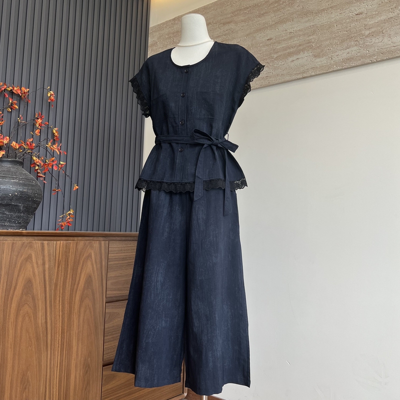Fashionable New Summer Sleeveless Cardigan T-Shirt for Middle-Aged and Elderly Women, Stylish Waist-Cinching Top and Pants Two-Piece Set