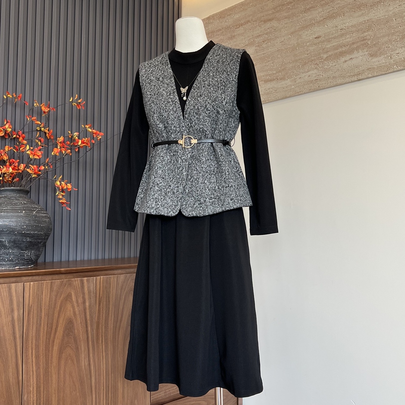 Fashionable Mother's Clothing New Autumn Vest Top Mid-Length Dress Real Two-Piece Waist-Cinching Suit for Middle-Aged and Elderly Women