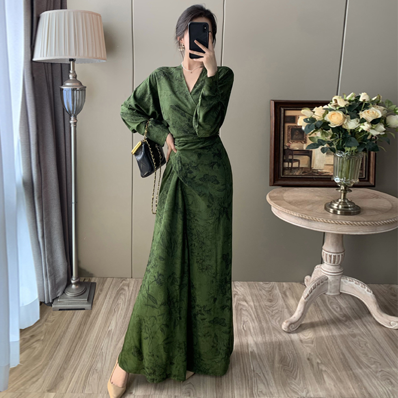 French Retro Elegant V-Neck Slimming and Elegant Wrap-Style Long Skirt Green High-End Dress for Women 2026 New Style