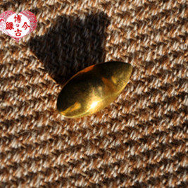 Antique new miscellaneous pieces Antique fine carving Qing Dynasty brass gilded gold ingot foot gold gold yuan treasure