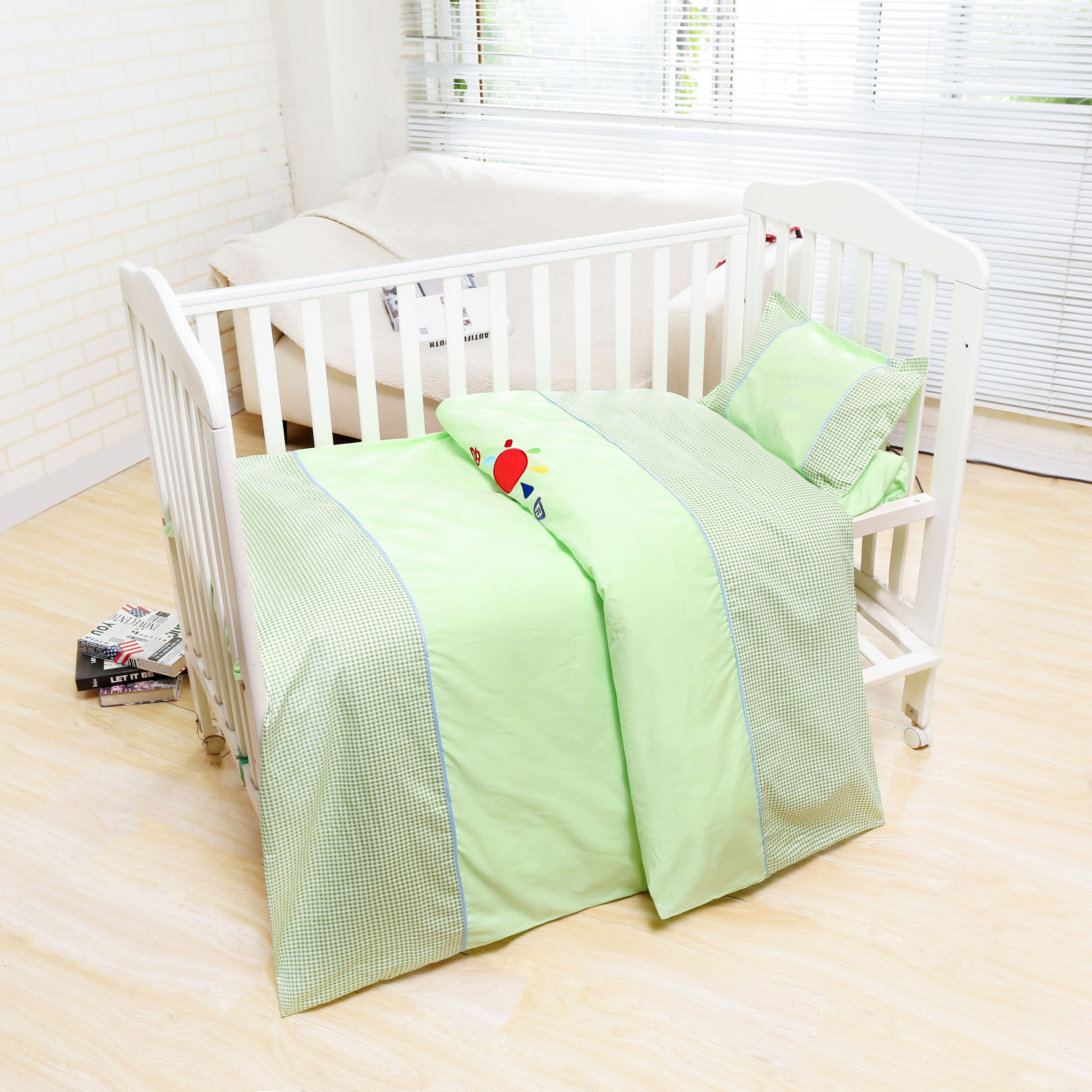 Kindergarten full cotton color strip splicing embroidered three sets of six pieces with core afternoon nap quilt batch custom-made logo-Taobao