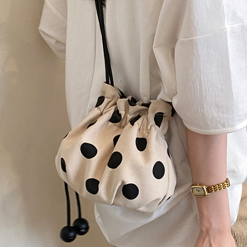 Crossbody Bucket Bag for Women, 2026 New Summer Trendy and Stylish Exquisite Commuter Underarm Bag, Versatile Shoulder Bag