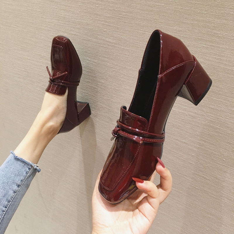 Hong Kong rough heel shoes women 2021 spring new British style small leather shoes women with patent leather soft leather loafers women