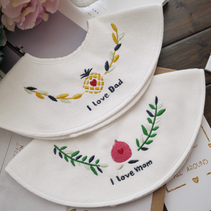 Baby 360 rotating embroidery wreath I love mom and Dad Cotton saliva towel Bib Bib fake collar