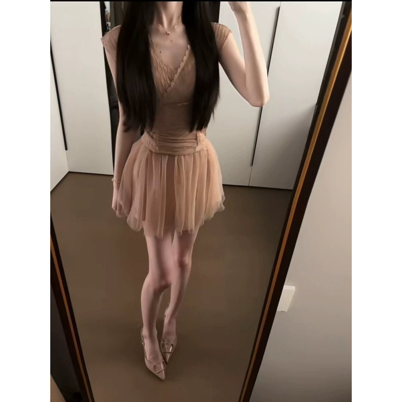 【Ballet Like a Dream】Sweet and Elegant V-Neck Lace Outfit with a Fairy-Like Vibe, Including a Top and Mesh Skirt Pants Set 【Ballet Like a Dream】Sweet and Elegant V-Neck Lace Outfit with a Fairy-Like Vibe, Including a Top and Mesh Skirt Pants Set