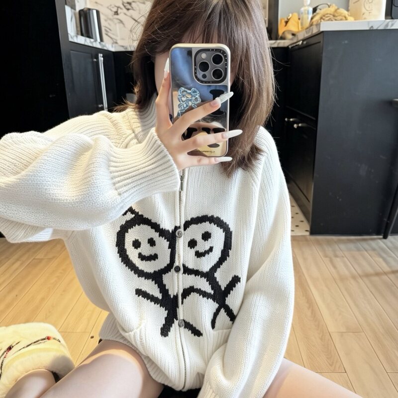 2026 Autumn Seoul New Urban Stickman Zipper Jacket Cute Logo High-Neck Knitted Sweater Cardigan Trendy 2026 Autumn Seoul New Urban Stickman Zipper Jacket Cute Logo High-Neck Knitted Sweater Cardigan Trendy
