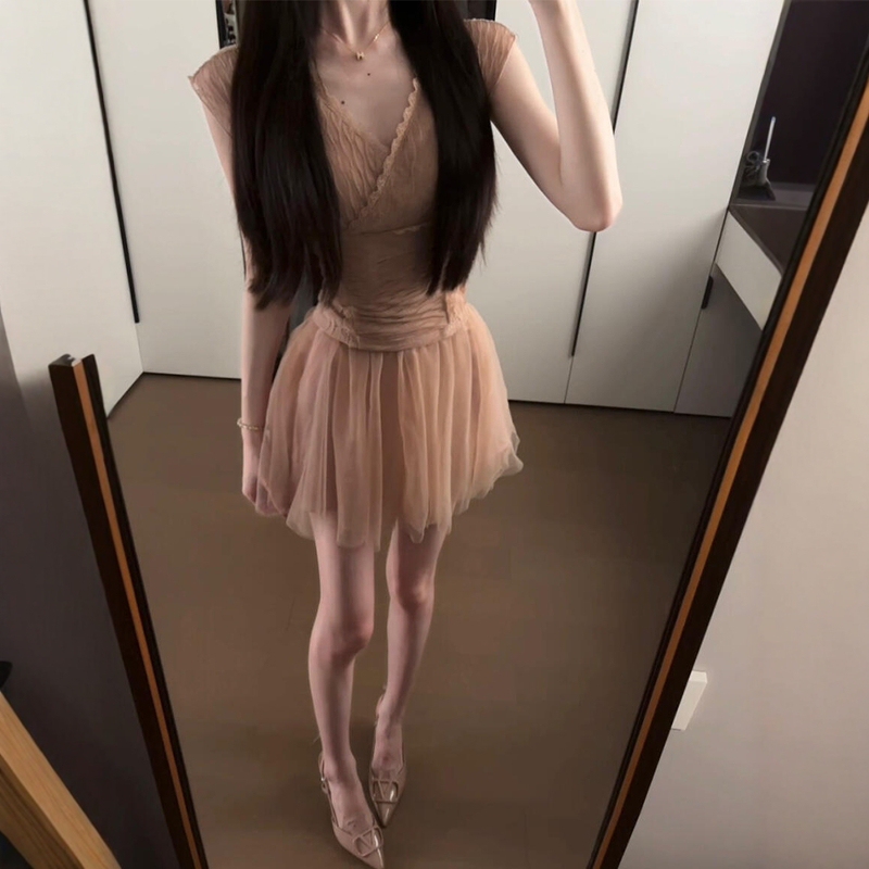 【Ballet Like a Dream】Sweet and Elegant V-Neck Lace Outfit with a Fairy-Like Vibe, Including a Top and Mesh Skirt Pants Set
