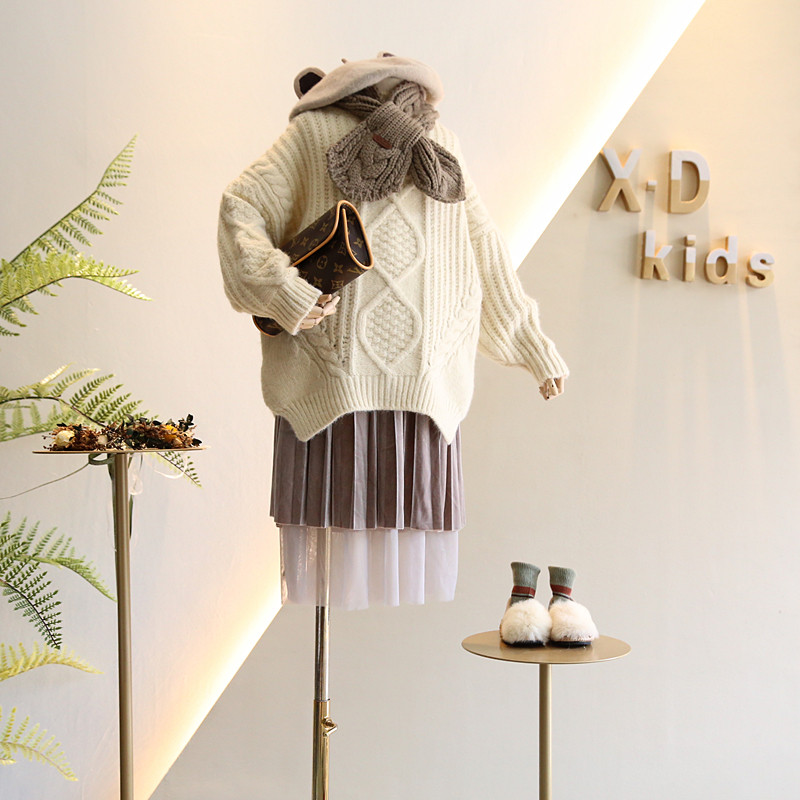 Brand children's clothing 2020 winter new girls' clothing Korean style lazy wind side slit rhombus woven thick line wide version sweater