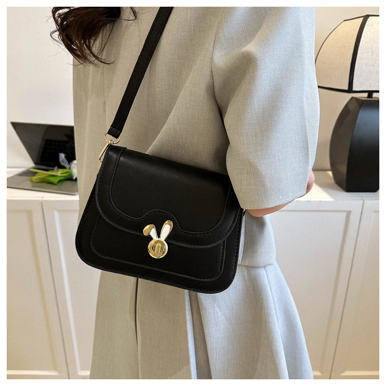 Hochwertige strukturierte kleine Tasche für Damen Sommer 2023 neue Nischen-Umhängetasche mit einer Schulter modische Damen beliebte kleine quadratische Tasche_voghion.com