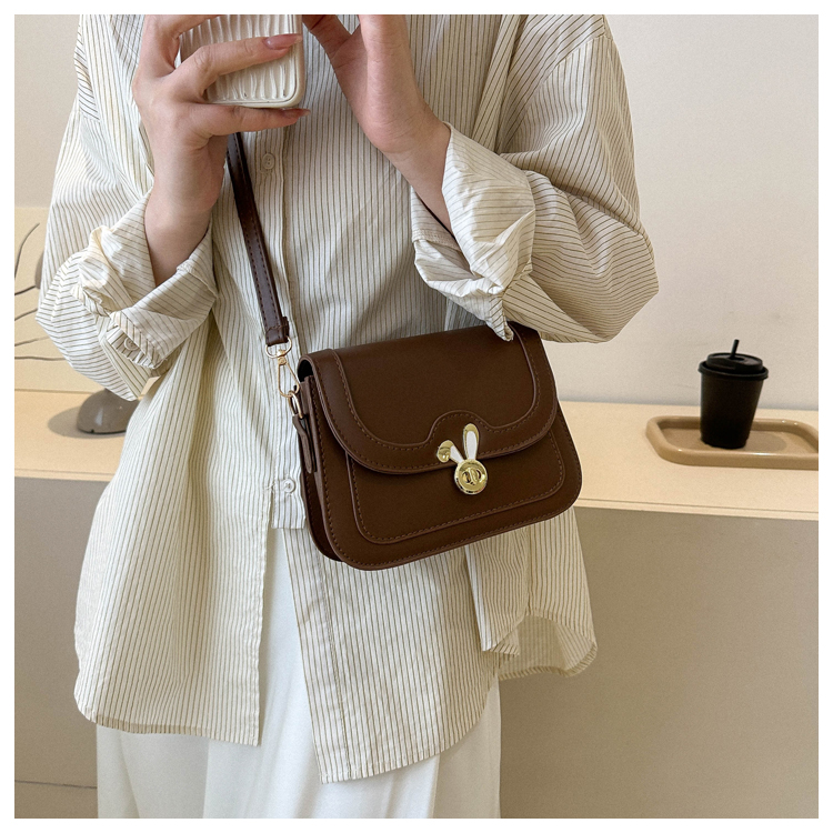 Hochwertige strukturierte kleine Tasche für Damen Sommer 2023 neue Nischen-Umhängetasche mit einer Schulter modische Damen beliebte kleine quadratische Tasche_voghion.com