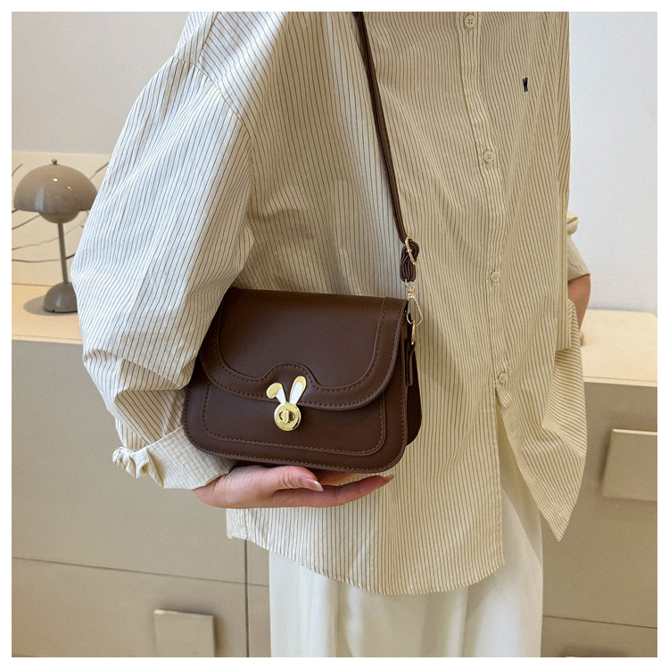 Hochwertige strukturierte kleine Tasche für Damen Sommer 2023 neue Nischen-Umhängetasche mit einer Schulter modische Damen beliebte kleine quadratische Tasche_voghion.com