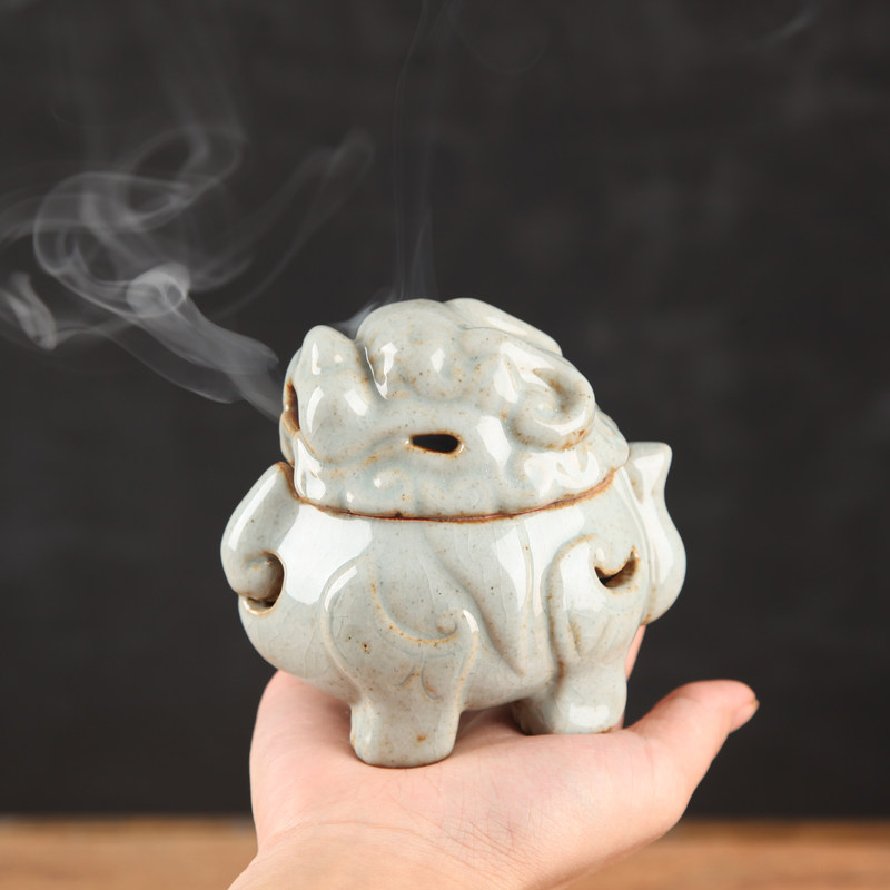 Jingdezhen Japanese ceramic incense burner household incense vessel incense sandalwood agarwood incense lion ceramic incense ornament