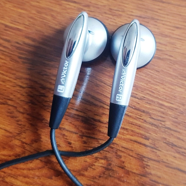 Japan Triumph Victor Funda Headphones Originally Loaded With Bass Earplug-Style Female Cell Phone Music Headphones