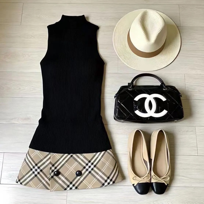 Black Tight-Fitting Half-High Collar Sleeveless Top and Plaid Skirt Two-Piece Set for Women, Super Popular and Very Beautiful Set for Early Summer