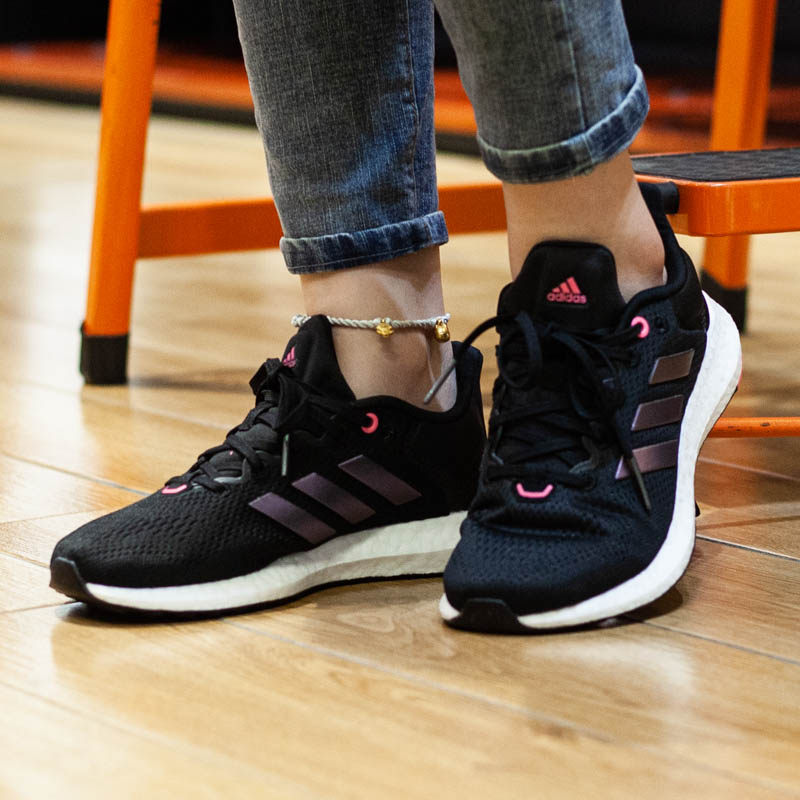 阿迪达斯女鞋2021冬新款boost运动休闲透气缓震轻便跑步鞋GY5111