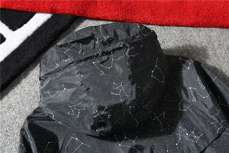 Áo gió nam size to rộng cộng với phom dáng phiên bản Hàn Quốc đẹp trai của xu hướng áo trùm đầu đẹp trai xuân hè 2018 mới áo gió 1 lớp