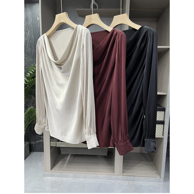 Beautiful~Yuandan! One-line collar silk low-neck shirt for women