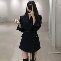 Net reddits small suit jacket woman 2022 spring new fit belt small west suit Korean version small sub-display slim windsuit