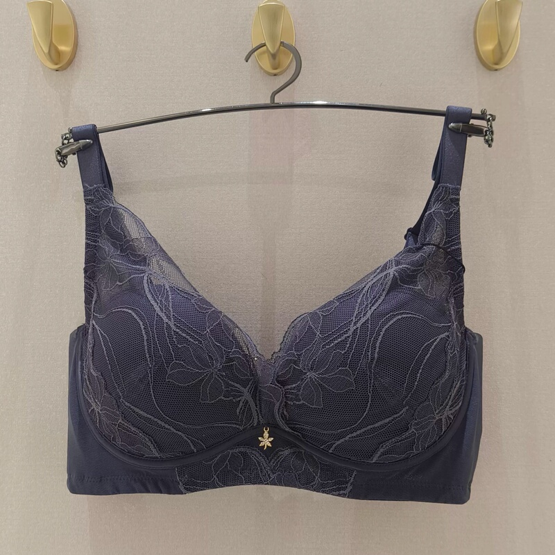 26 Spring/Summer Ives 50811074 Deep V Triangle Mold Cup Adjustable (with Pads) Push-Up Bra 26 Spring/Summer Ives 50811074 Deep V Triangle Mold Cup Adjustable (with Pads) Push-Up Bra