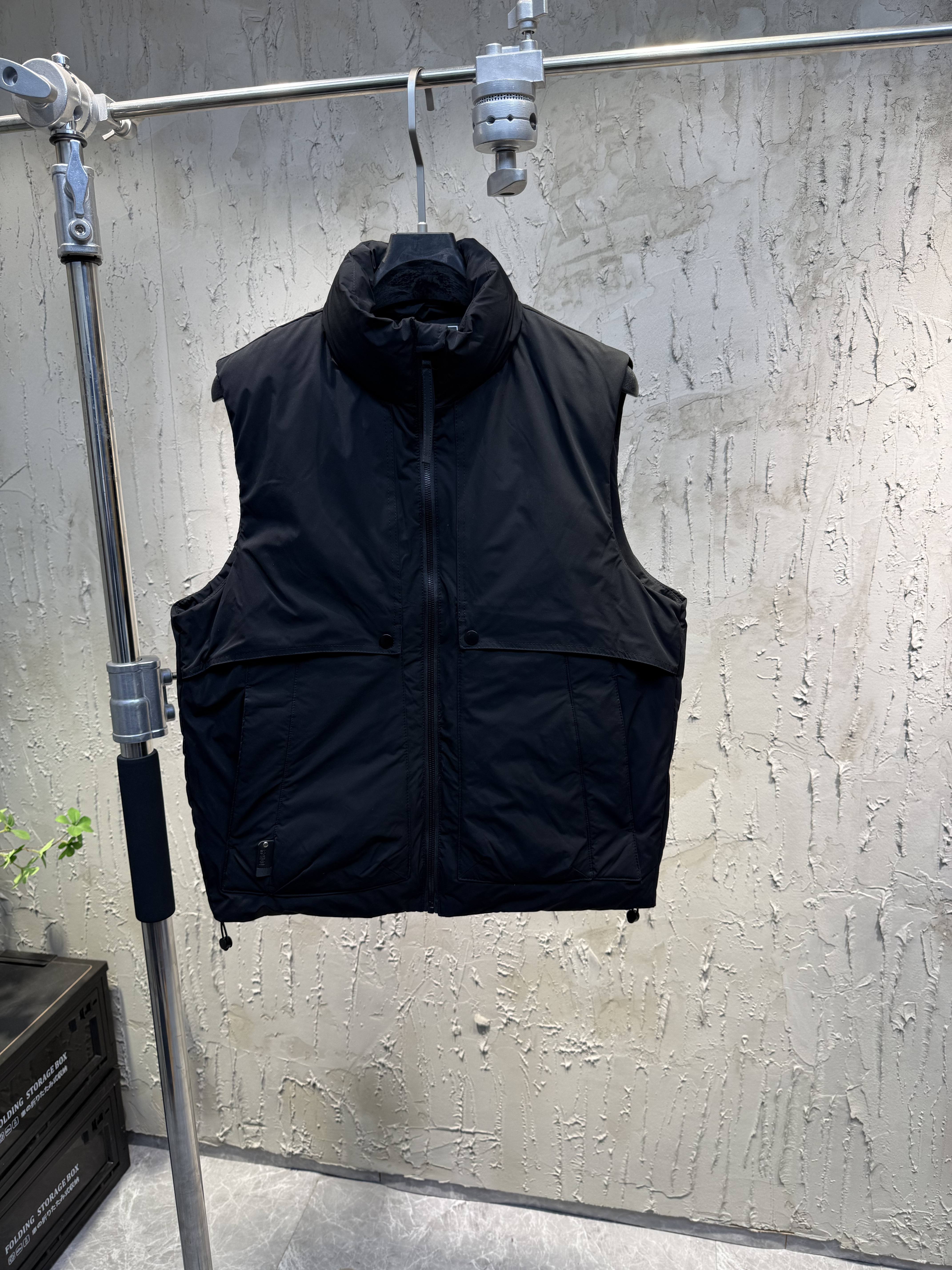 2026 Early Winter New American Retro Stand Collar Down Vest Men's Loose Casual Versatile Sleeveless Vest Trendy