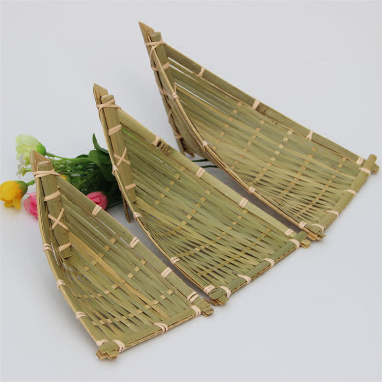 Handmade bamboo bamboo boat Bamboo leather triangle boat Desktop storage bamboo basket Japanese and Korean cuisine small tray Fruit basket tableware