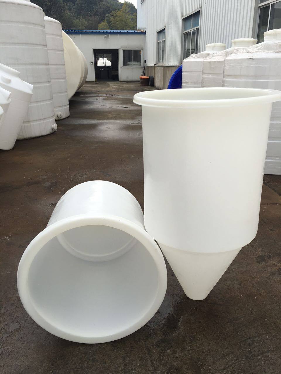 Conical shrimp bucket Fujian farming hatch loach bucket PE food grade breeding bucket 380L