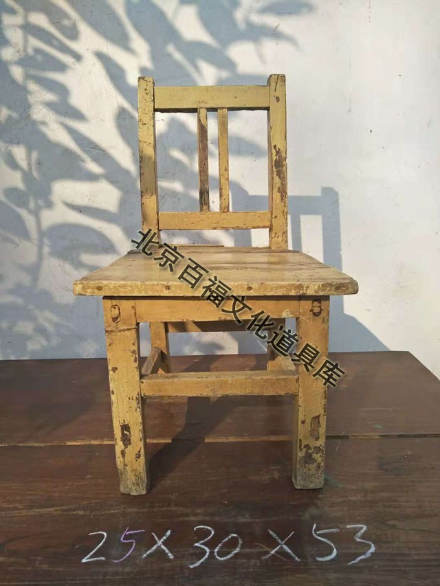 Old object 708090s small bench solid wood bench backrest bench second-hand broken bench folk nostalgic decoration