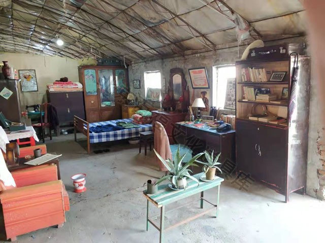 Old Objects Nostalgic Life Scenes 70 80s Bedroom Living room Scene Old goods Old stock Old stock rental for sale