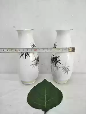 One price nostalgic old object Old porcelain flower arrangement bottle in the 70s and 80s flower arrangement bottle ornaments for rent and sale