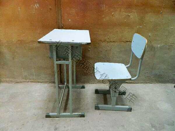 Old chair table Old chair table in the 1990s old learning table and chair stock of 40 sets for rent