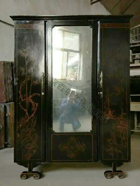 Old Objects Boss Wardrobe Black Lacquered Great Wardrobe Classic Nostalgia Cloth View Rental Sale