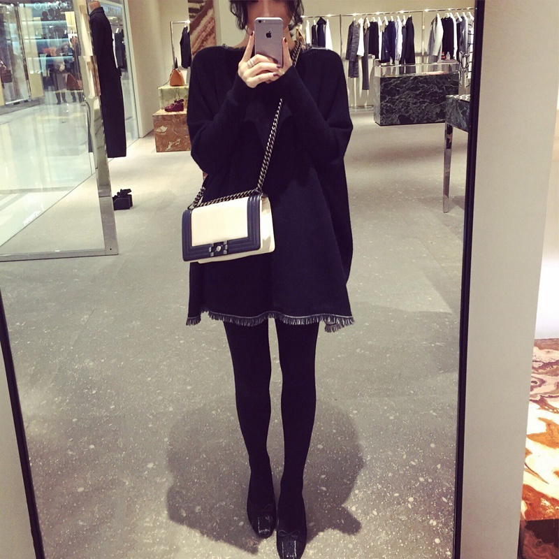 Hong Kong counter 2022 spring and autumn new long-sleeved knitted dresses loose all-match straight tassel bottom skirt women's clothing