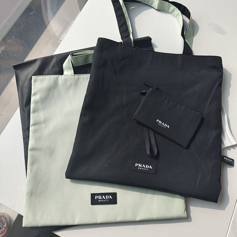 Fresh and Versatile ~ Prada ▲ Fruit Green Canvas Bag, Reversible, Large Capacity, Portable for Commuting