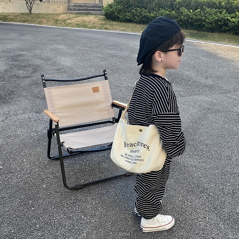 インターネットセレブの子供用小型ショルダーバッグ 男の子用ショルダーバッグ カジュアル ハンサム ベビーメッセンジャーバッグ 女の子 旅行 レトロ キャンバスバッグ