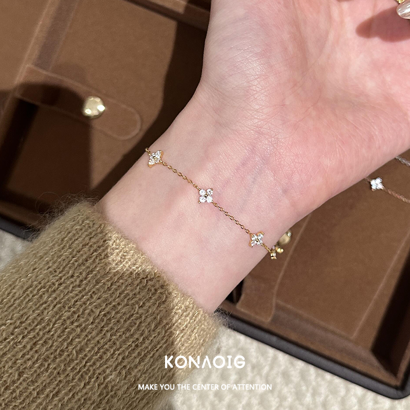 Starry Sky S999 Sterling Silver Four-Leaf Clover Bracelet - Light Luxury, Niche, Versatile, Gift for Girlfriend or Best Friend Starry Sky S999 Sterling Silver Four-Leaf Clover Bracelet - Light Luxury, Niche, Versatile, Gift for Girlfriend or Best Friend
