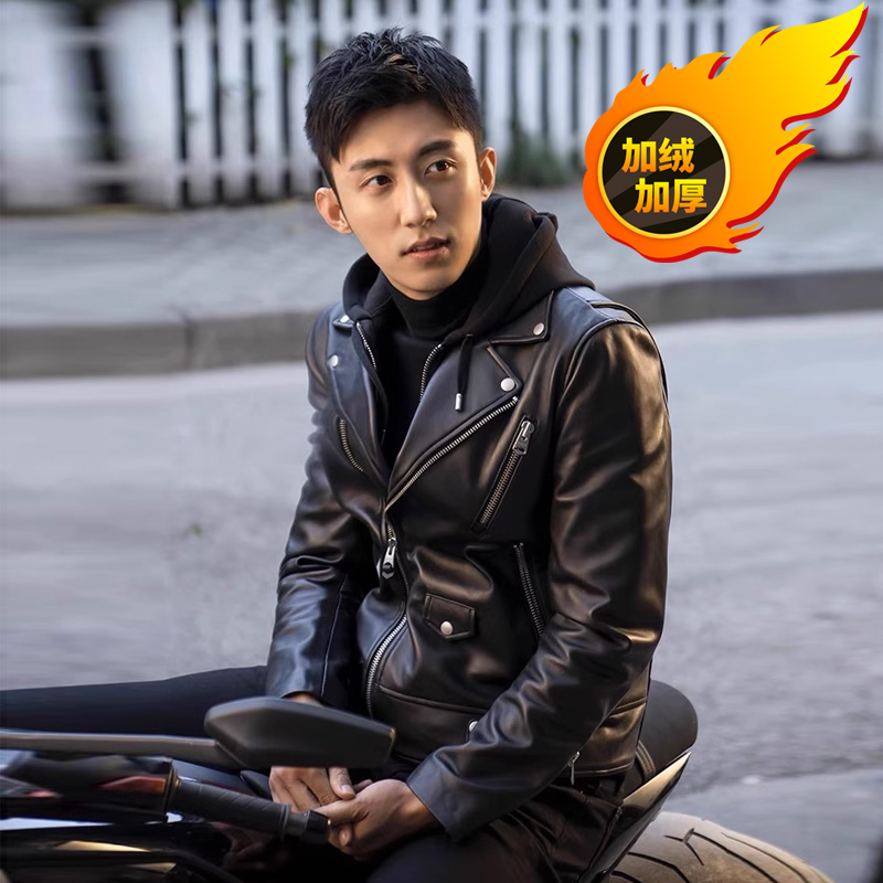 Huang Jingyu, Wang Yibo, and Liu Wen All Wear the Same Style of Detachable Hooded Biker Leather Jacket, Short Pu Leather Jacket That Can Be Worn in Two Ways Huang Jingyu, Wang Yibo, and Liu Wen All Wear the Same Style of Detachable Hooded Biker Leather Jacket, Short Pu Leather Jacket That Can Be Worn in Two Ways