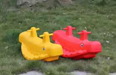 Hot-selling kindergarten children's two-color double cockfighting chick whale seesaw double plastic rocking horse Distant horse