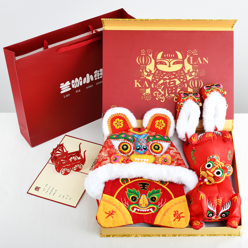 Spring beginner baby toy Lilly newborn baby clothes suit baby suit gift box baby full moon supplies