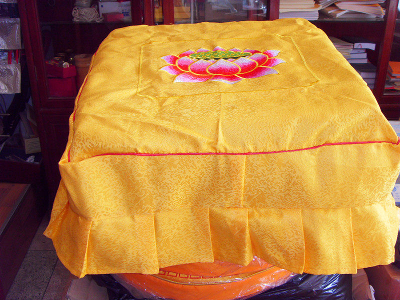 Beige cushion cover red yellow (cushion cover) dark flower Baia cushion cover specifications 48 * 48