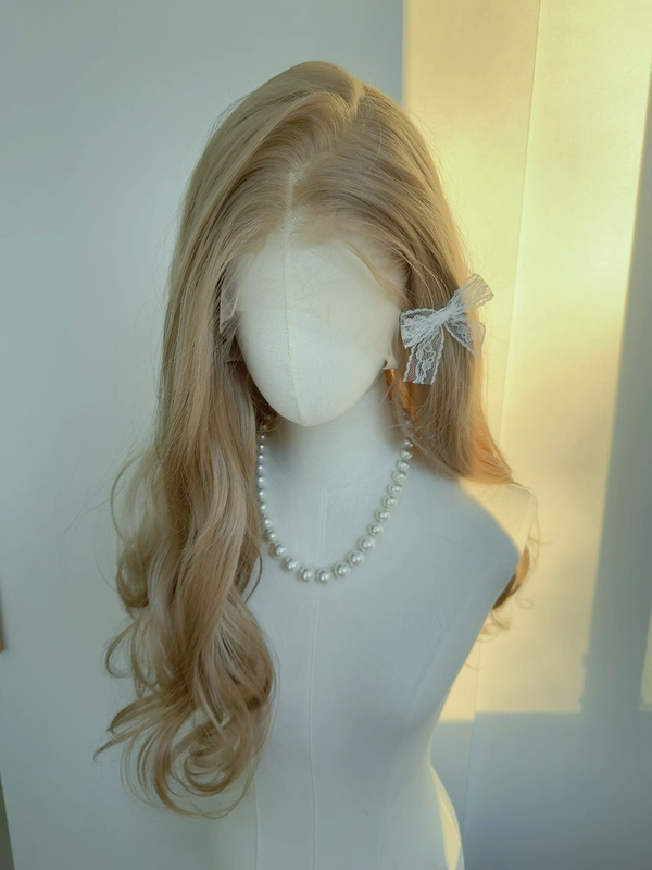 Flat Head Xiao Xu, Glassy Sand Gold Curly Hair 13×6, Hand-Tied at the Back, Can Be Styled into a High Ponytail, High-Temperature Fiber Wig