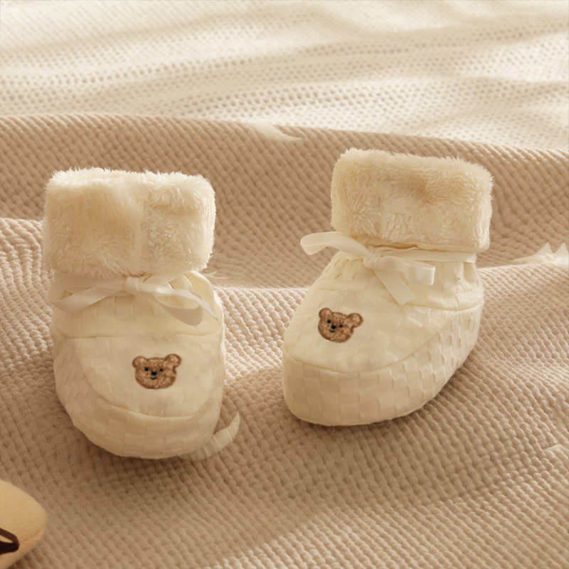 Baby shoes Autumn and winter newborn thick warm 0-6 months soft sole male and female baby cotton shoes plus fleece front shoes