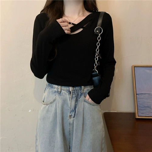 Демисезонная дизайнерская футболка, приятный телу лонгслив, коллекция 2022, тренд сезона, облегающий крой