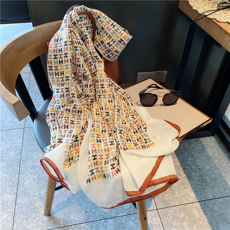 Japan (Top Luxury) Cosp Kosp Shows Temperament Ladies Style Retro Letters Cotton Linen Shawl Sunscreen Beach Towel