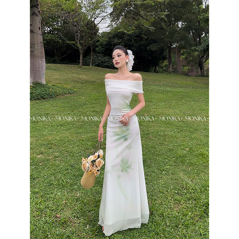 【Celadon】Vacation-Style Long Dress with Gradient Floral Print, Off-Shoulder, Fashionable and Slimming Dress 26028